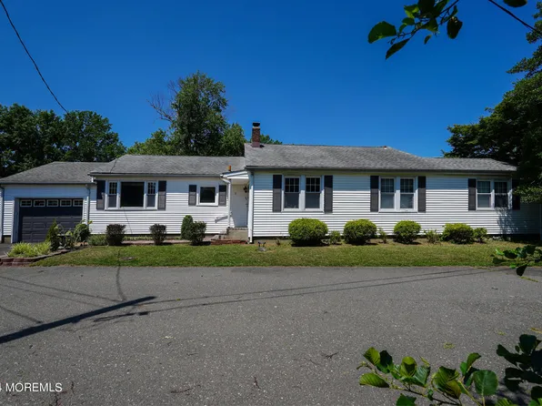 7 Lake Drive, Eatontown, NJ 07724