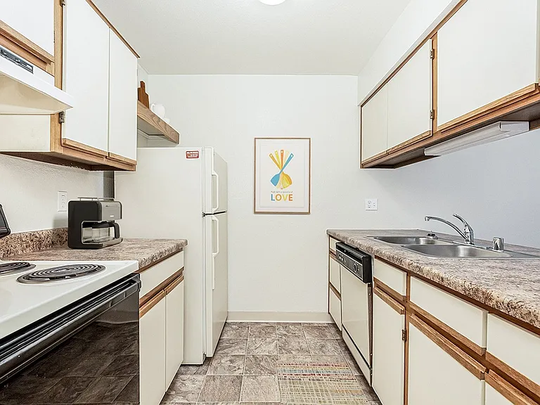 Tanglewood Apartments — Photo 7