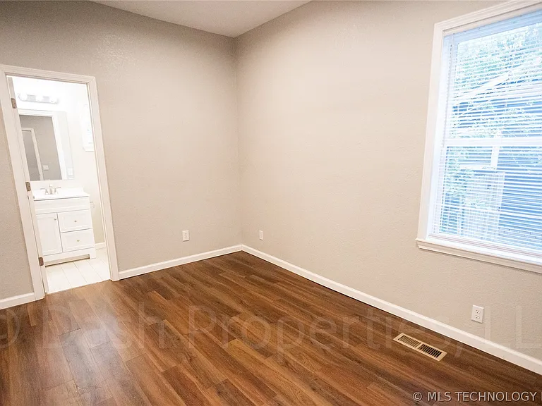 821 S Quaker Ave — Photo 29