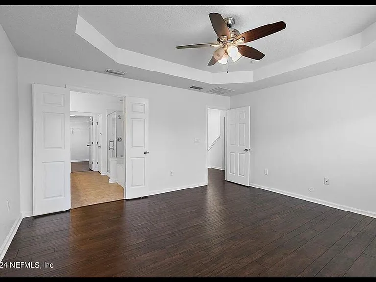11187 Castlemain Cir W — Photo 23