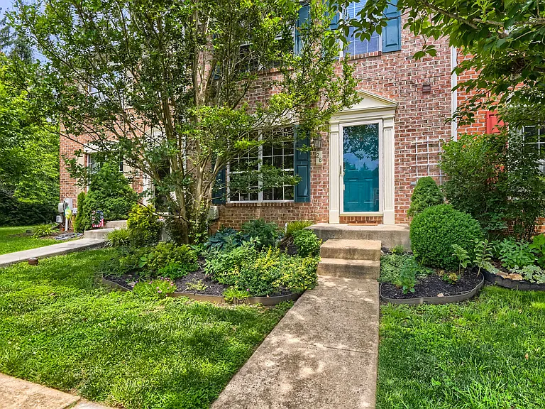 26 White Pine Ct — Photo 1