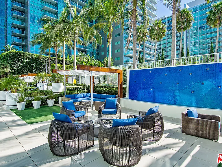 13700 Marina Pointe Dr #1507 — Photo 23