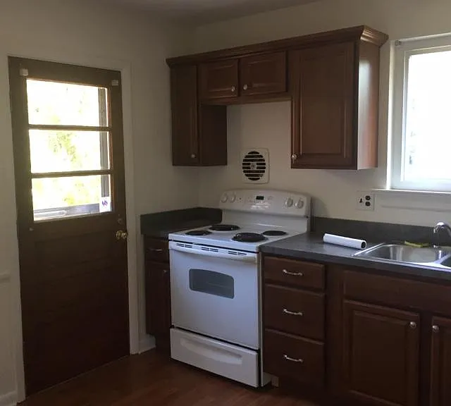 3902 Floyd Ave — Photo 2