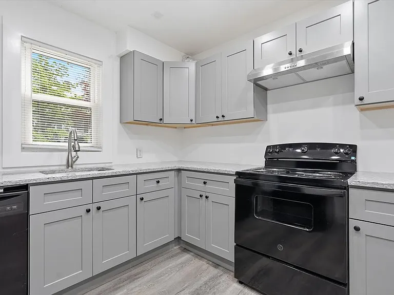 66 Penn St — Photo 12