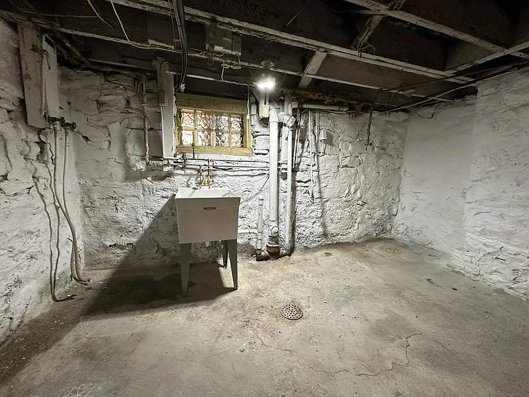 209 Mary St — Photo 26