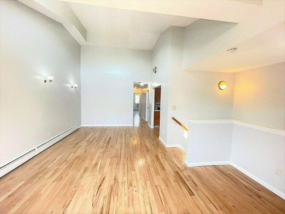 1st image of 720 E 100th St #2