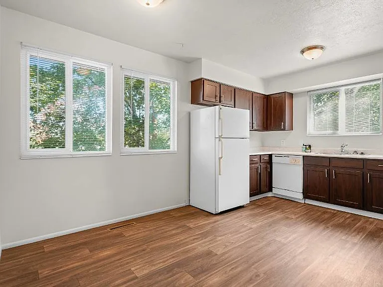 Mountain Ridge Manor — Photo 8