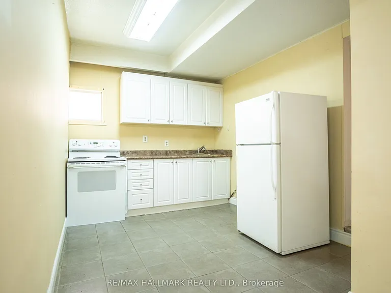 399 Lawrence Ave W #BASEMENT — Photo 16