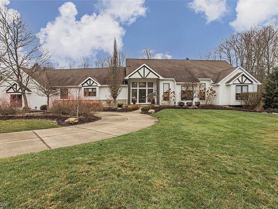 1st image of 32420 Pinebrook Ln