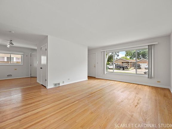 3rd image of 569 S Park Rd