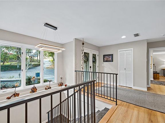 5th image of 934 Sea Cliff Dr