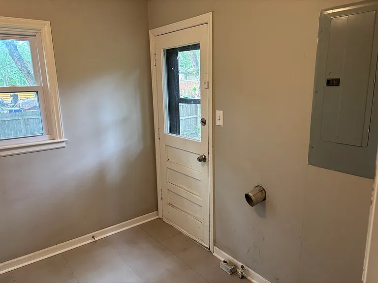 6729 Melrose Ln — Photo 8