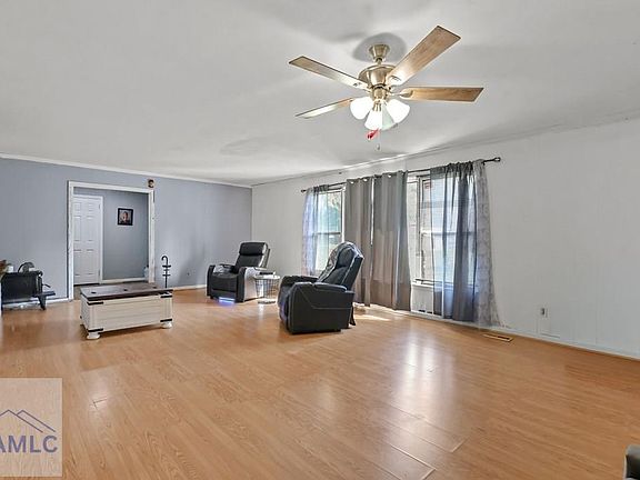 4th image of 219 Dogwood Ave