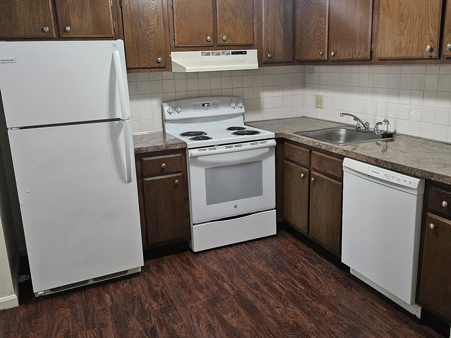 2 bed, 900 sqft, $1,995 — Photo 2