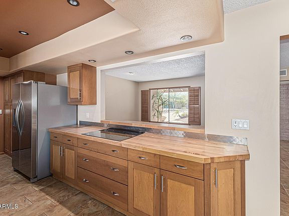 3rd image of 1022 E WESLEYAN Drive
