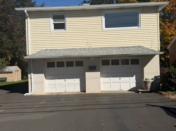 162-168 Tarbell Ave, Oakville, CT 06779