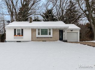 17537 Taft Rd, Spring Lake, MI 49456