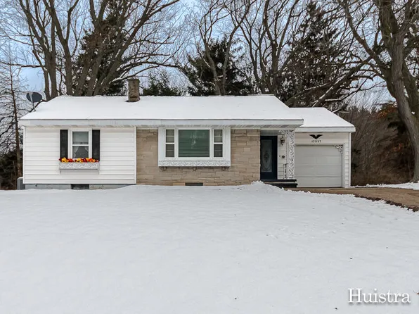 17537 Taft Rd, Spring Lake, MI 49456