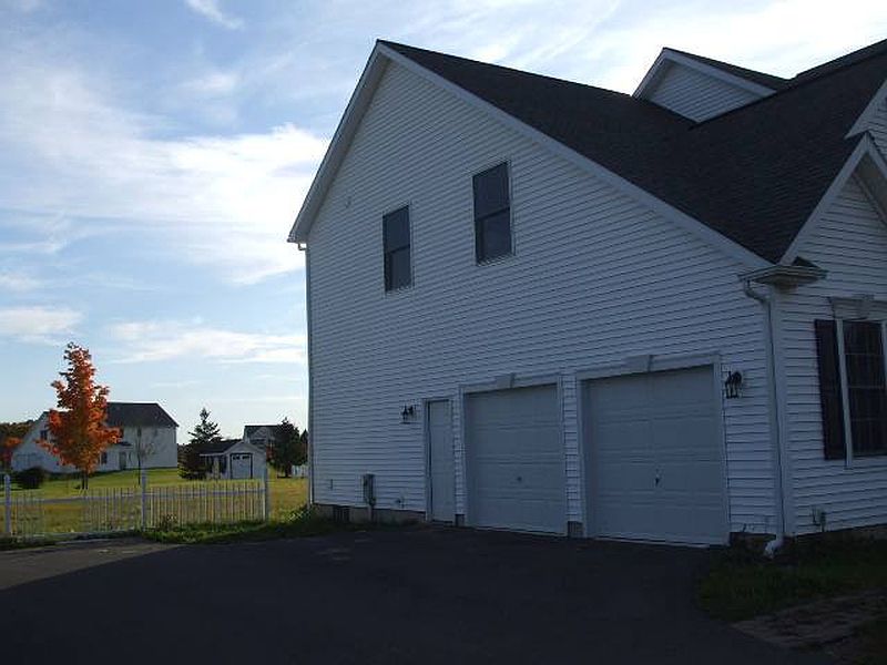 3rd image of 172 SCHUURMAN Road