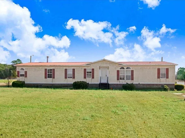 2048 Towncrier Dr, Kinston, NC 28504