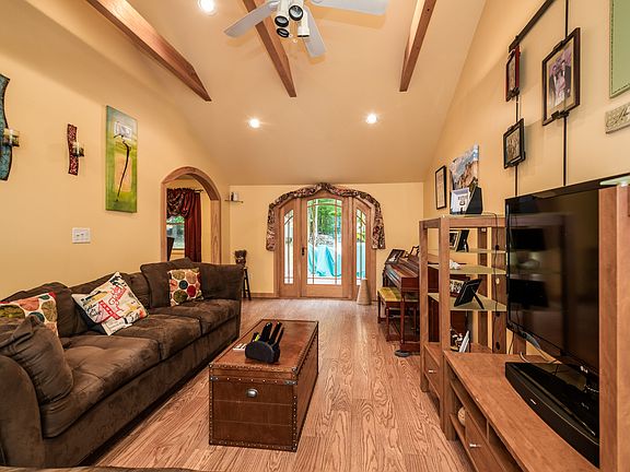 03-Living Room 2.jpg