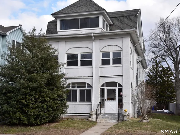 214 Quaker Ln S, West Hartford, CT 06119