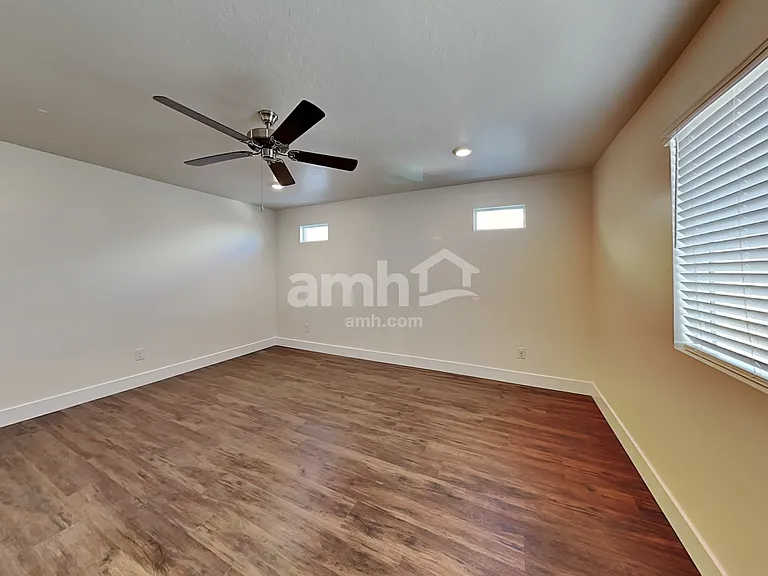 1407 E Ludlow Dr — Photo 9