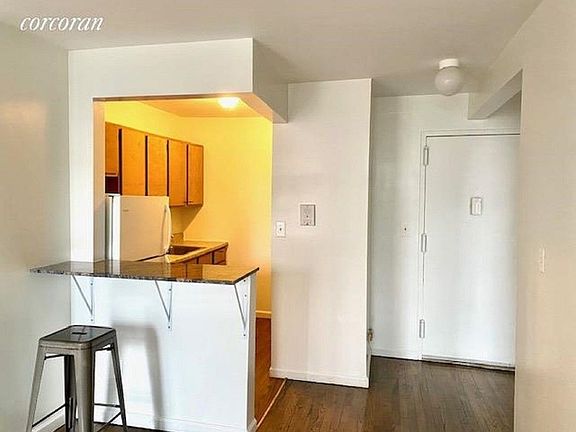 2nd image of 114 Suffolk St APT 5C
