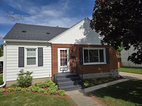 2nd image of 800 15th Ave NE