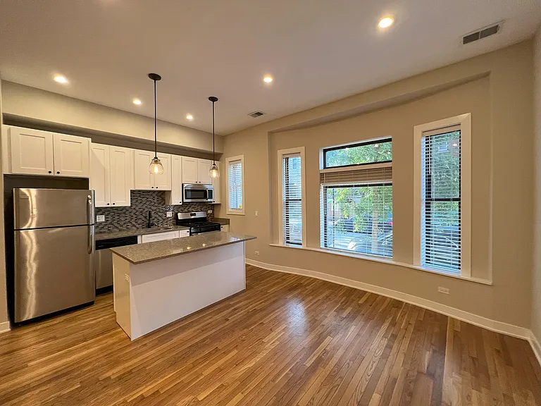 607 W Oakdale Ave #11-J — Photo 5