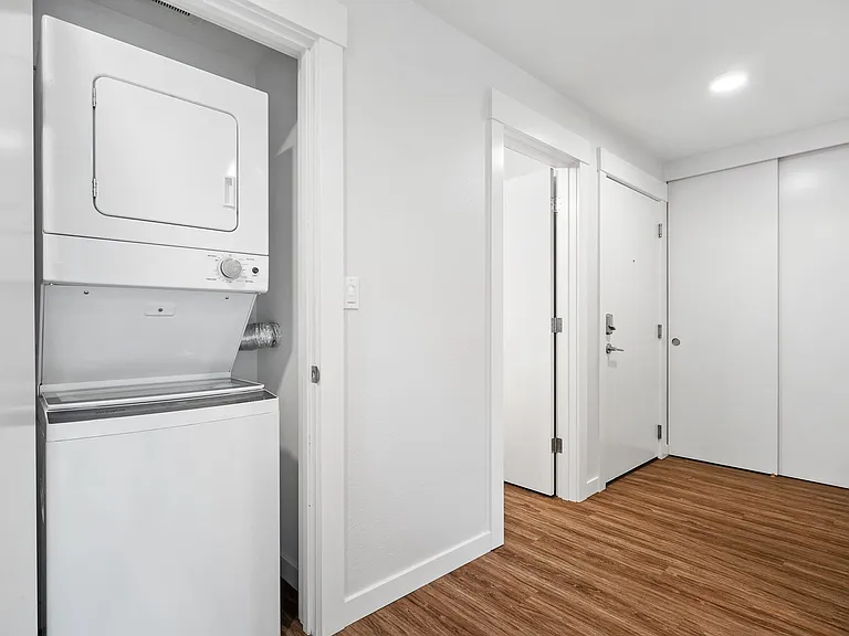 LYLA Eastlake Apartments — Photo 31