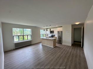 9 Wingreen Ct #10, Toronto, ON M3B 1B8