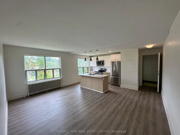 9 Wingreen Ct #10, Toronto, ON M3B 1B8