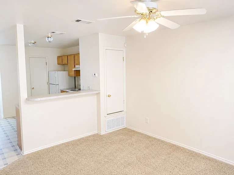 3902 Gus Dr — Photo 2