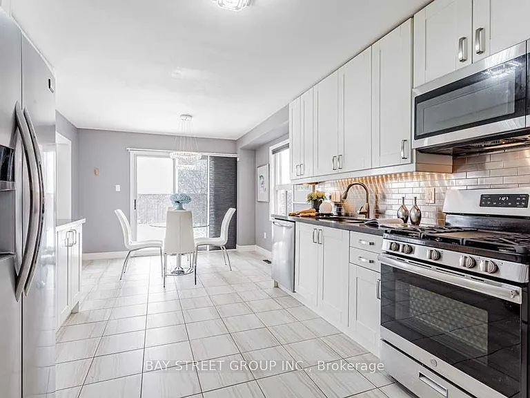 30 Delattaye Ave — Photo 12