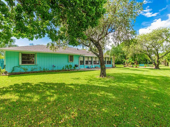 4th image of 2636 NE Cypress Ln