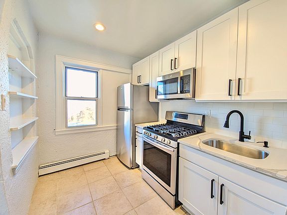 2nd image of 3712 Cypress Ave #2A