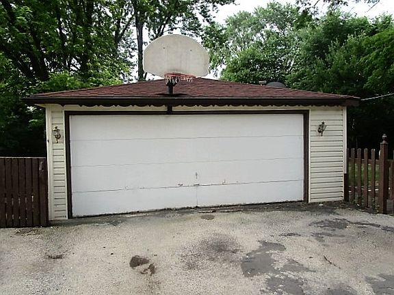 2nd image of 1039 E Lilly Ln
