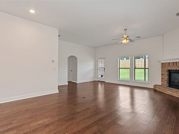 4th image of 2401 Lock Ln
