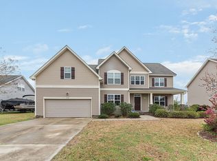 812 Camwheel Dr, Hope Mills, NC 28348