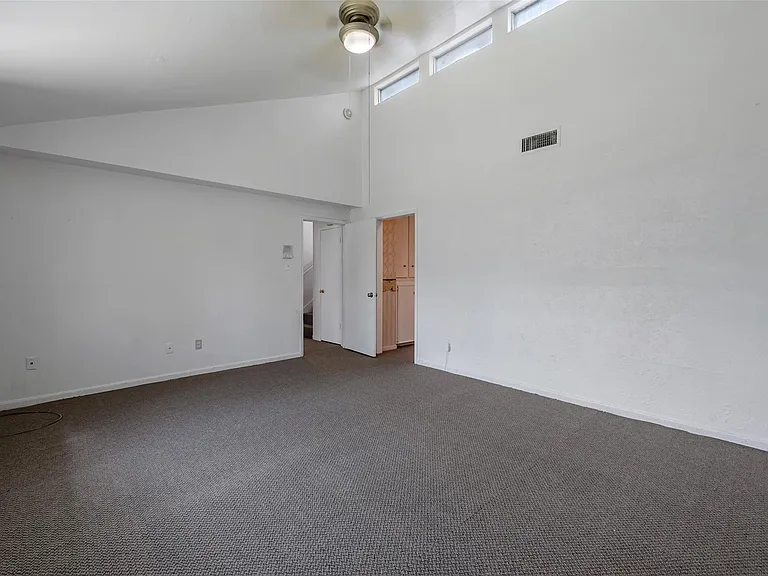 1915 Mustang Springs Dr — Photo 20