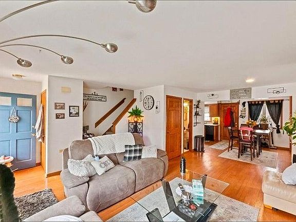 4th image of 1558 White Rock AVENUE #1560