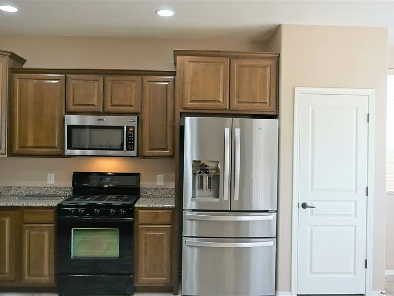 1858 Prairie Grass Dr — Photo 11