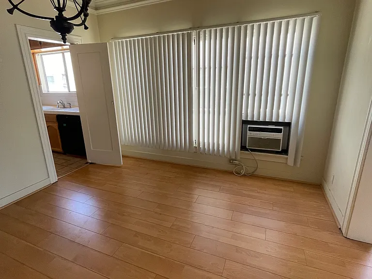 809 1/2 N Ridgewood Pl — Photo 16