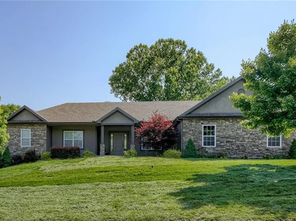 9725 Liberty Hills Dr, Liberty, MO 64068