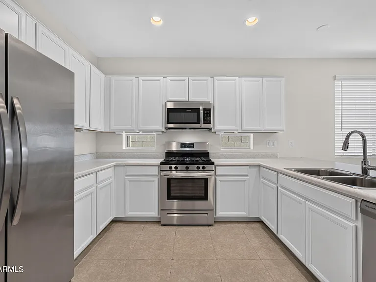 3737 S 64th Ln — Photo 9