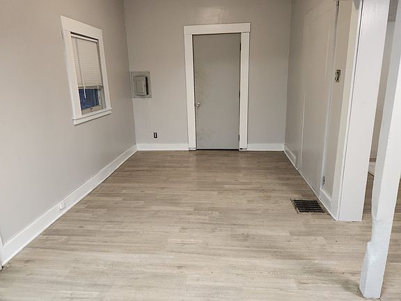 4th image of 647 Linden St