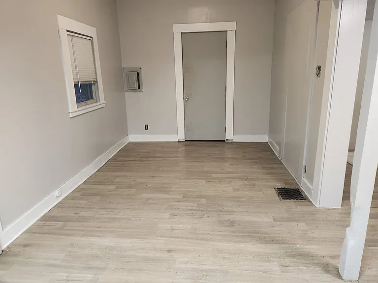 647 Linden St — Photo 4
