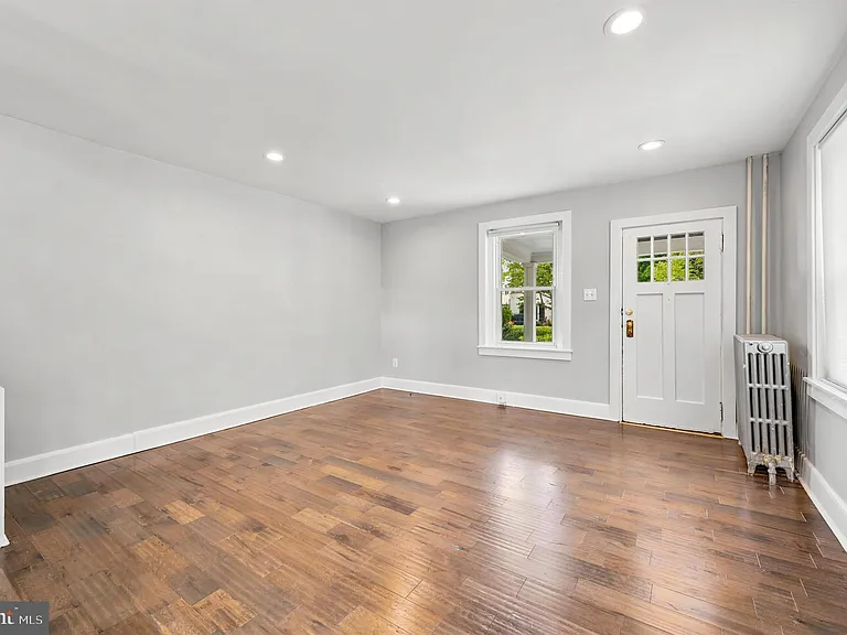 732 W Railroad Ave — Photo 7