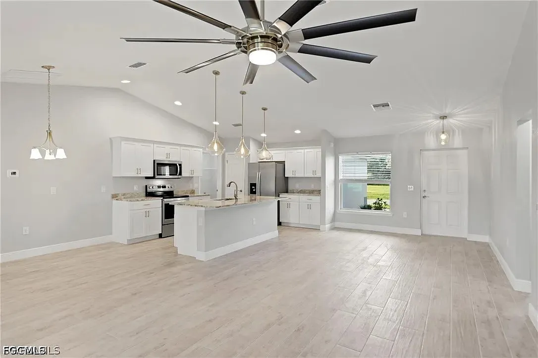 3 bed, 2.0 bath, 1441 sqft, $1,800 — Photo 4